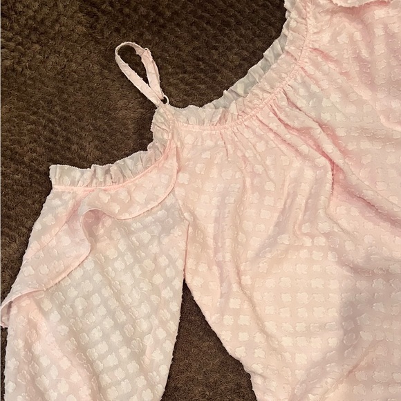 BNWT Perfect for spring and summer cold shoulder dress. 😍😍😍 - Picture 5 of 8